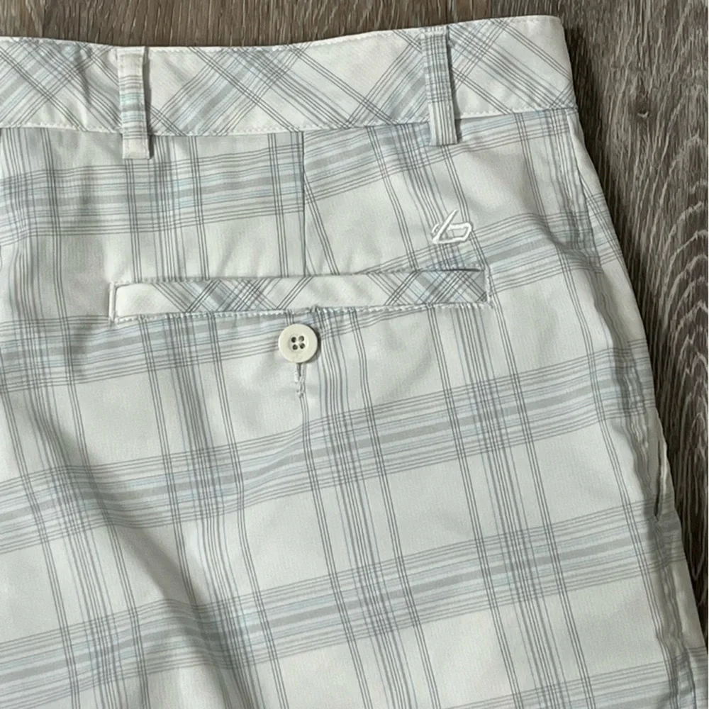 Bolle tech men’s plaid golf shorts, size 34.